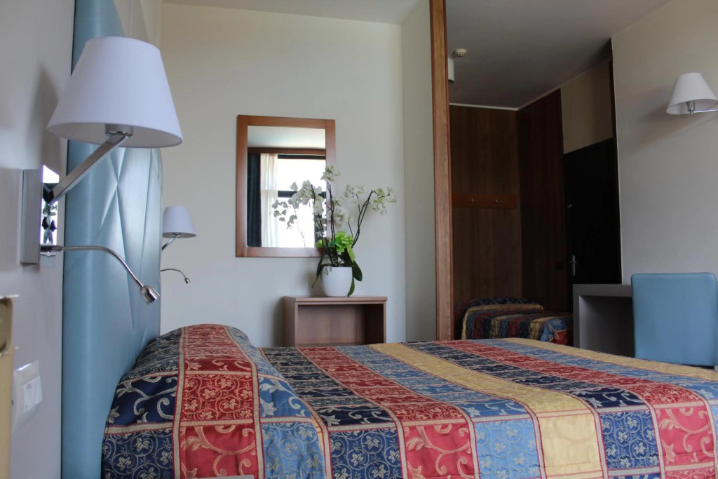 Hotel Holiday