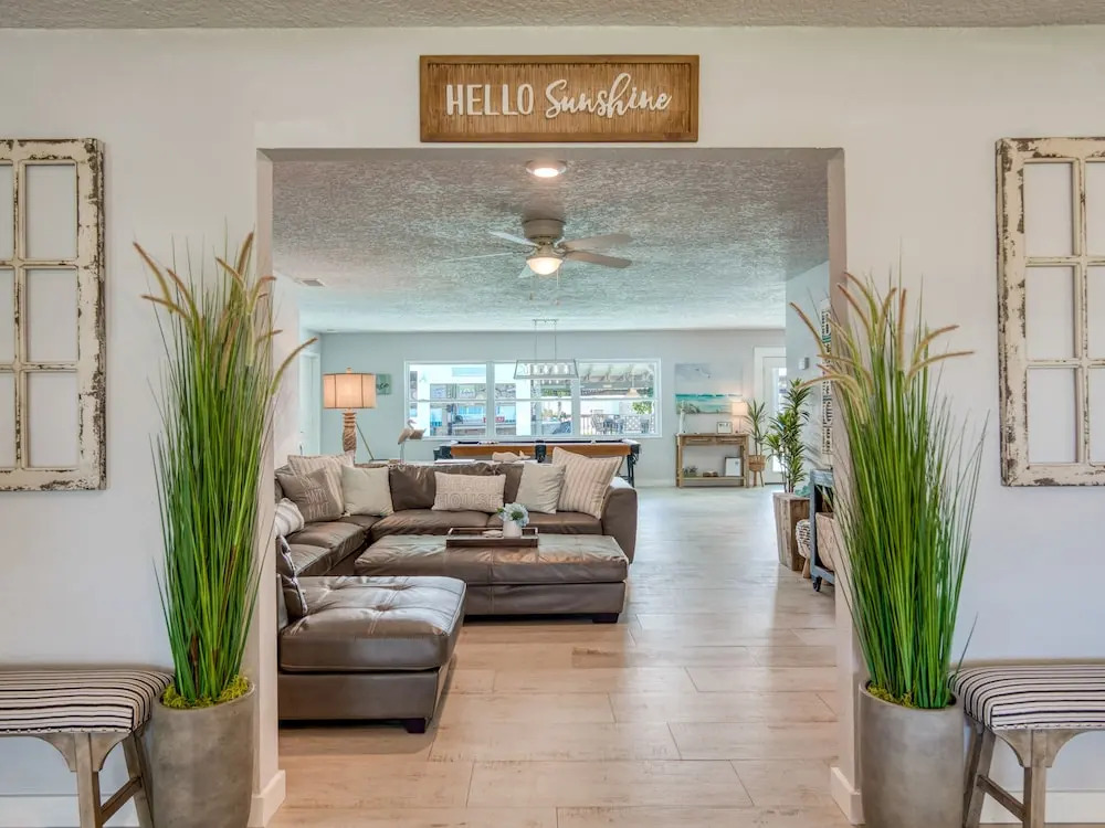 Canalfront Dream Pool, Dock & 3 Blocks To Beach! 5 Bedroom Home