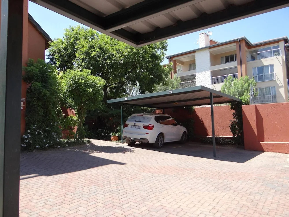 Stylish 1 BR Unit, pvt Garden, Free Wifi & Parking