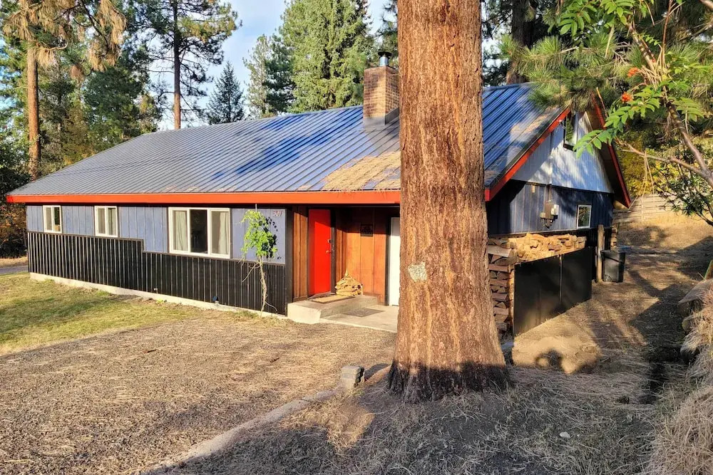 Updated Rustic Retreat Cabin: Walk to Payette Lake