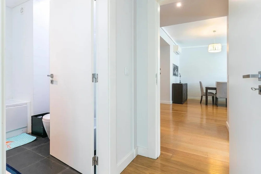 Spacious Apartment in Residential Campolide