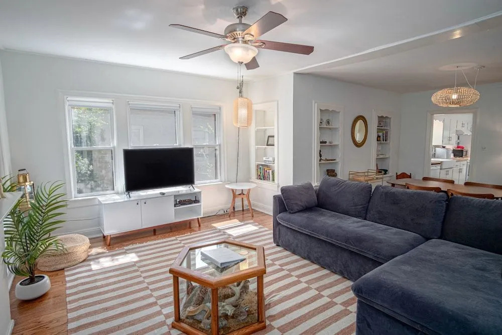Close to Famous Attractions With Hot Tub and Fire Pit