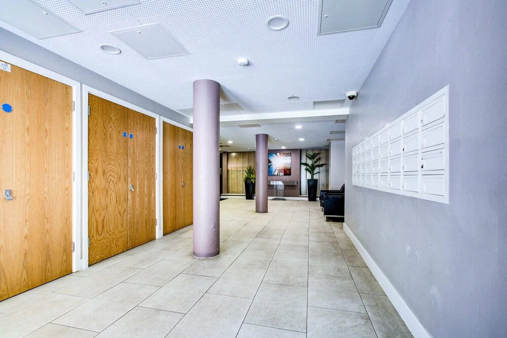 Modern Greenwich Flat With Parking