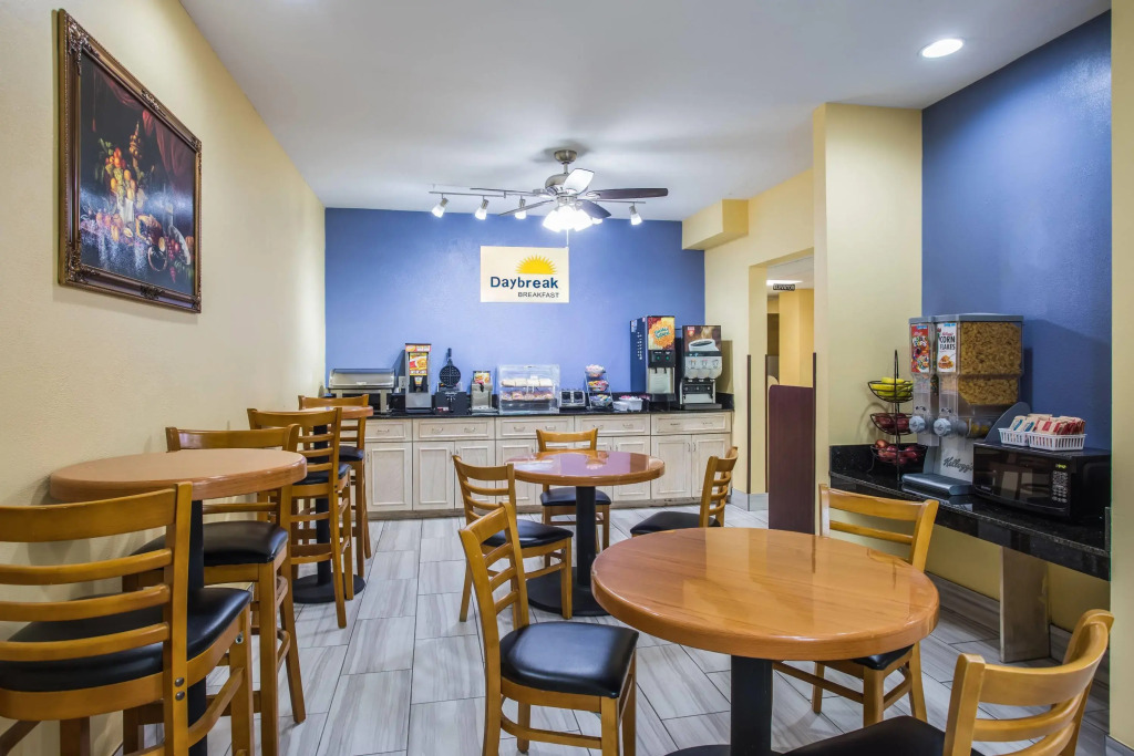 Days Inn & Suites by Wyndham Augusta Near Fort Eisenhower