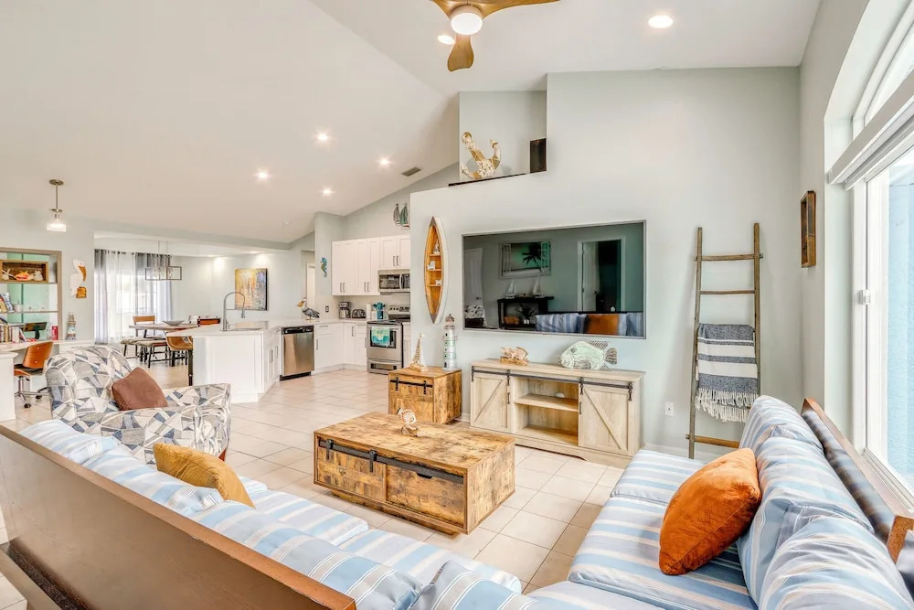 Pet-friendly Fort Pierce Home w/ Pool & Kayaks!