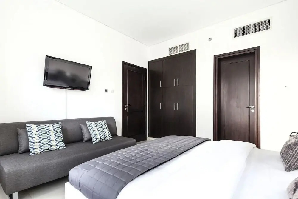 Minutes From JBR Beach! Beautiful 1BR in Marina!