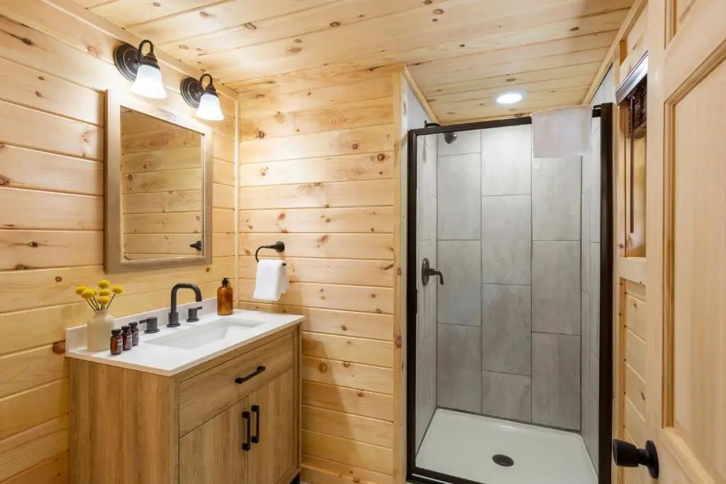Carter Creek by Avantstay Secluded Yard w/ Creek + Suite