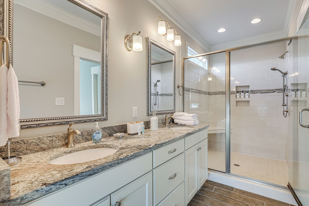 Spacious Coastal Gem on Oak Island 100 Yds to Sand