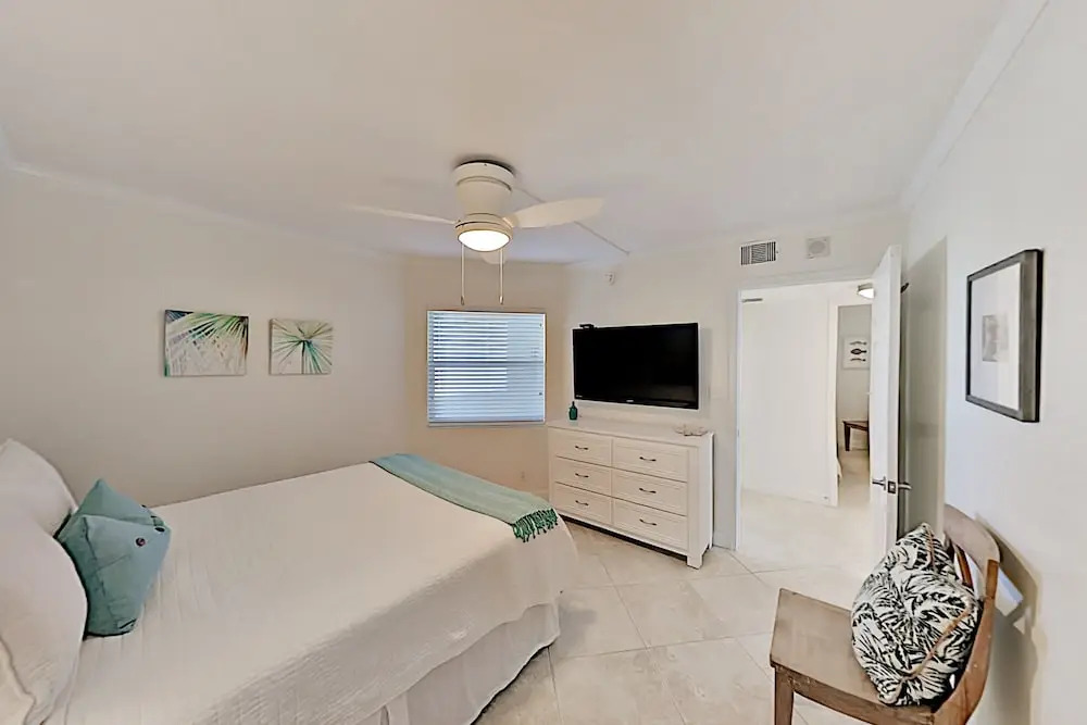 Beachfront W/ 3 Pools, Spa, Marina & Tennis 3 Bedroom Condo
