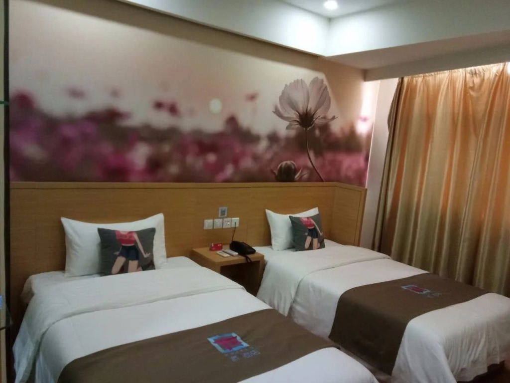 Pai Hotel Yuncheng Yudu Market