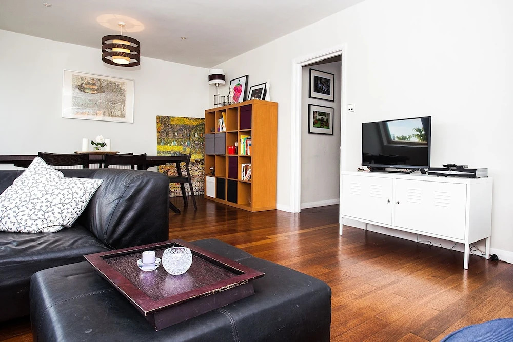 Spacious Top-Floor Flat With Stunning Roof Terrace