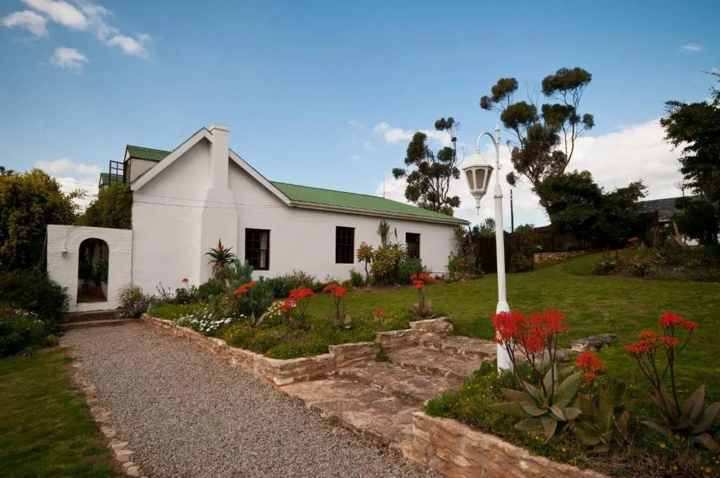 Leeuwenbosch Shearers Lodge - Amakhala Game Reserve