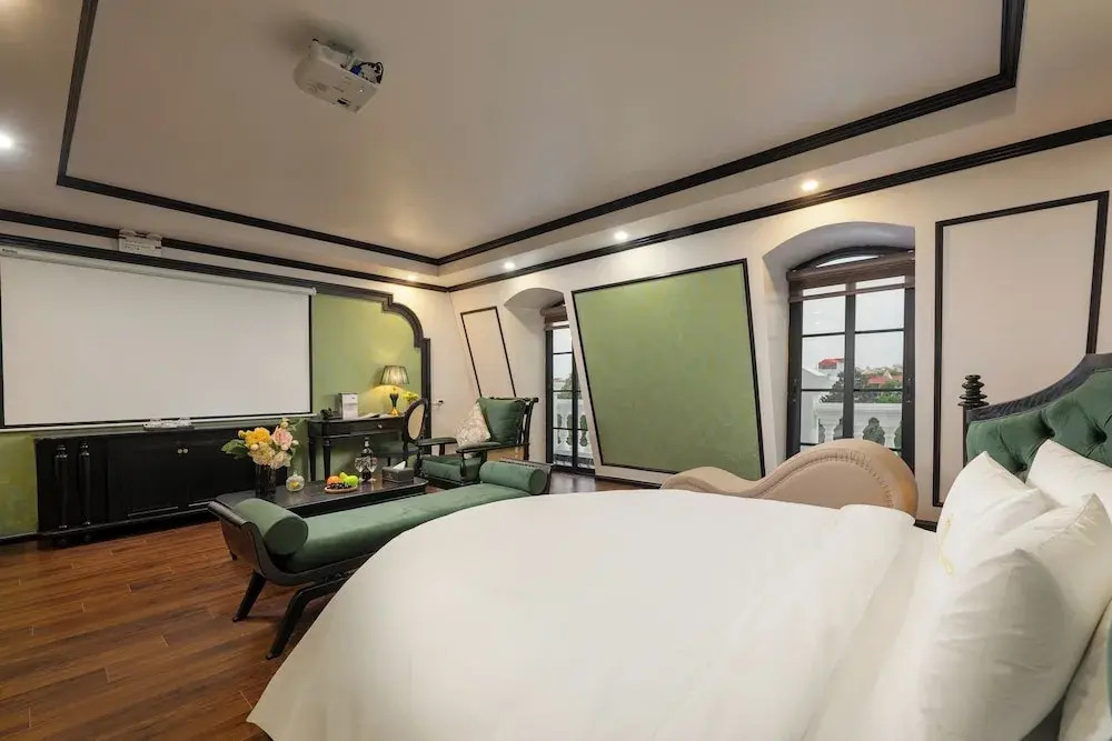 Royal Hotel & Spa