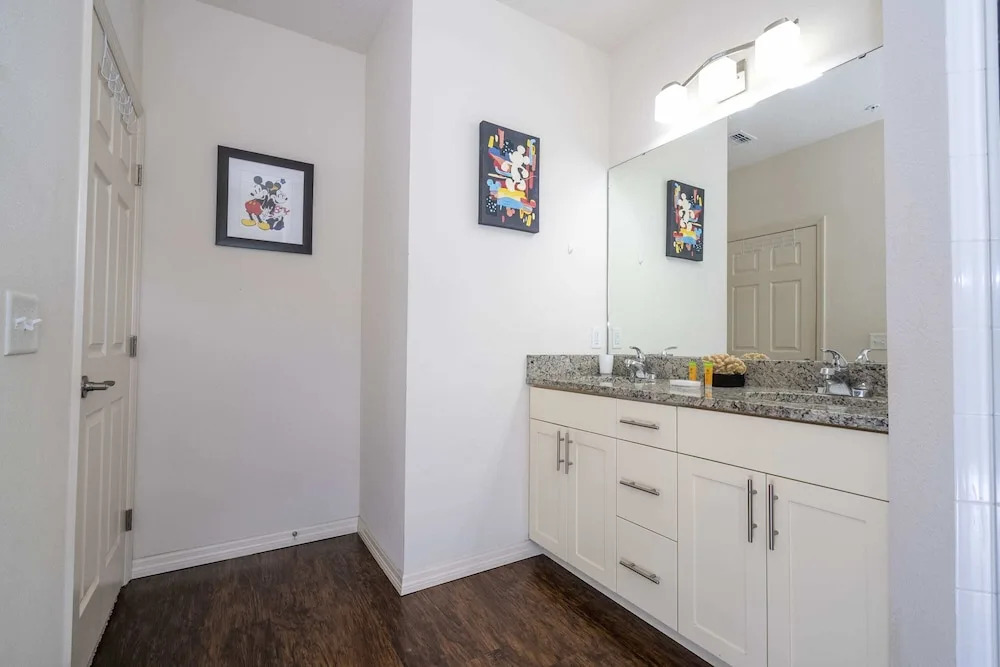 Marvelous 4 Bd Close To Disney At West Lucaya 8959