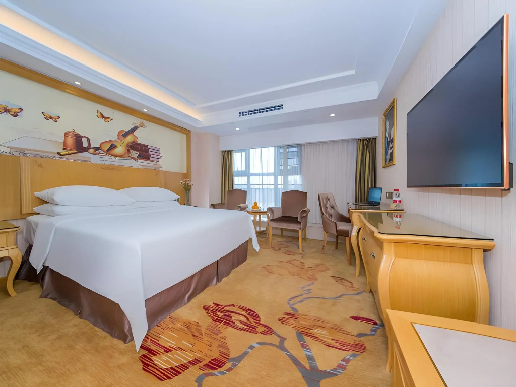 Vienna International Hotel (Wuhan Polar Ocean World TaziLake Metro Station)