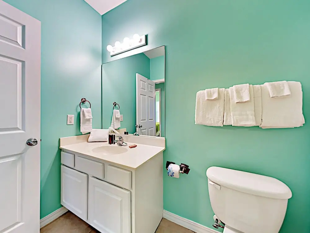 Coastal Oasis Near Beach W/ Pool, Grill & Pond 3 Bedroom Condo