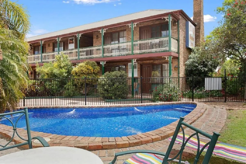 The Settlement Historic Hotel