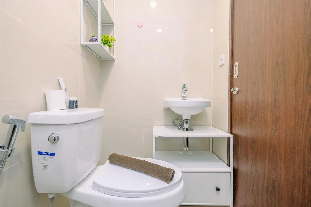 Comfy and Modern Look 2BR at Vasaka Solterra Apartment By Travelio