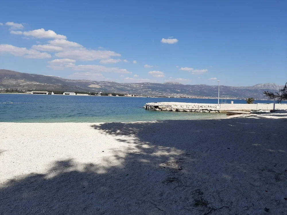 Sea-view Apartment in Mastrinka - Trogir With Balcony