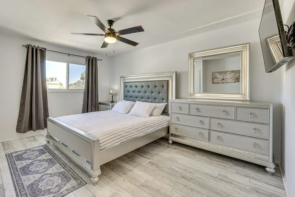 2 Mi to Old Town & Mall: Townhome w/ Pool Access!