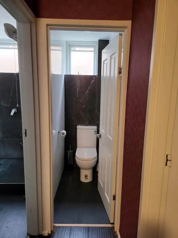 Homely 1 Bedroom Retreat in South Yarra With Balcony