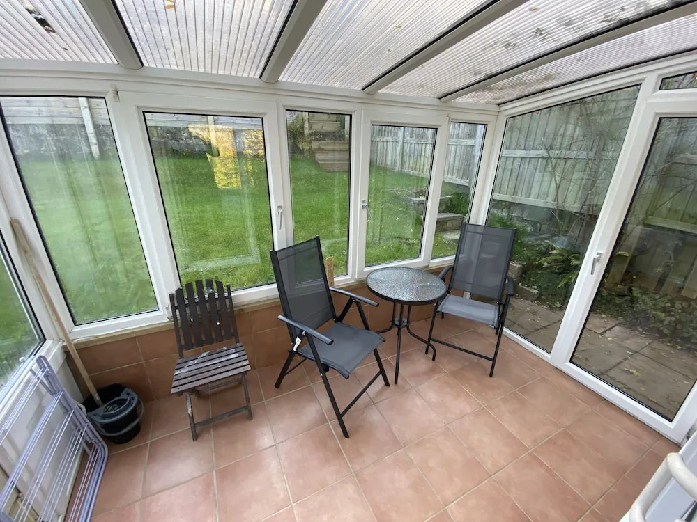 Ty Gwyn - 4 Bedroom Holiday Home