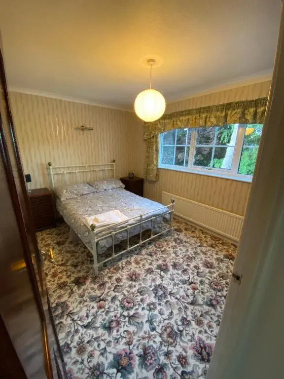 Exquisite Manor House Cul de sac Sleeps 8 & Parking