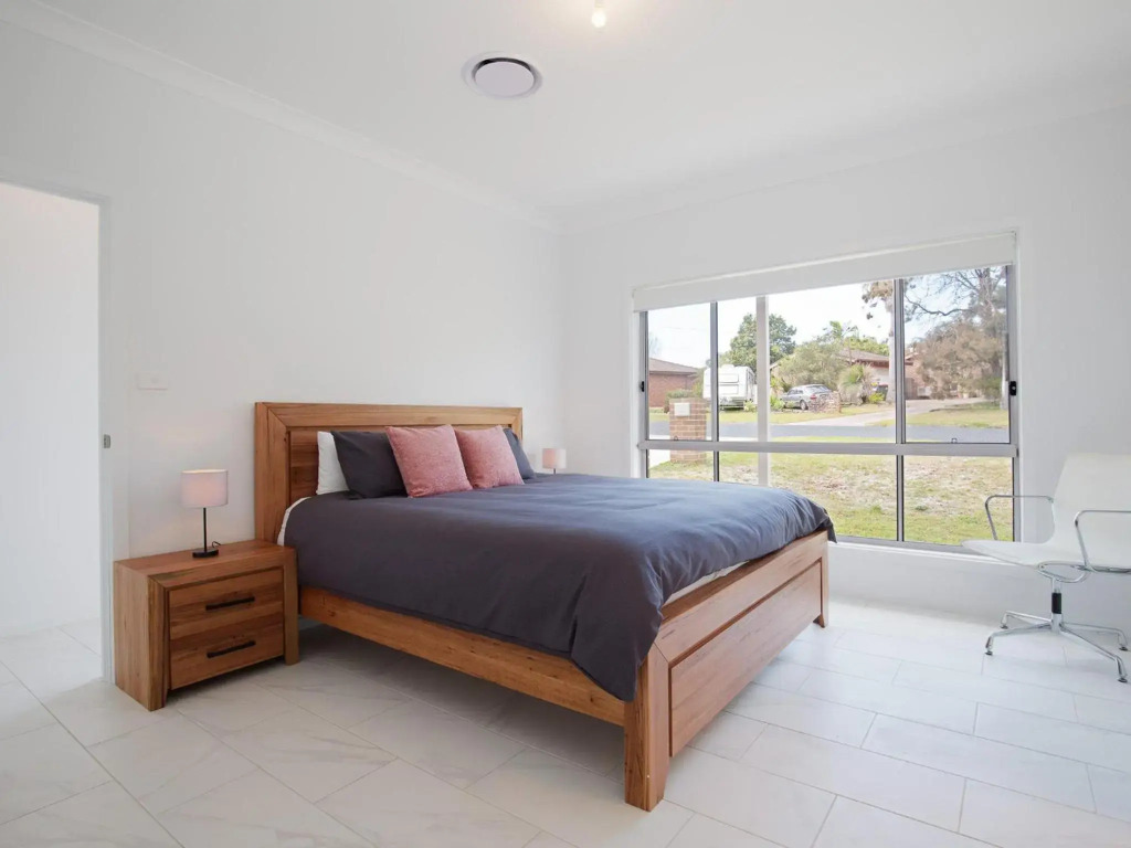 5b Bent Street large house with ducted air con foxtel and wifi