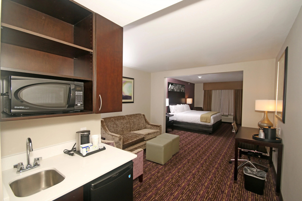 Holiday Inn Express & Suites Charlotte North by IHG