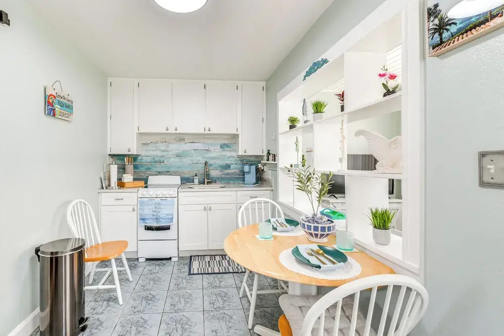 1 Mi to Upham Beach Park: Cozy St Pete Beach Apt!