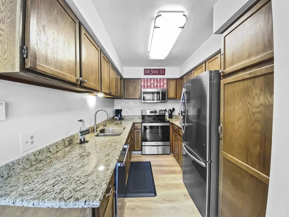 Ski Hill 40 2 Bedroom Condo by RedAwning