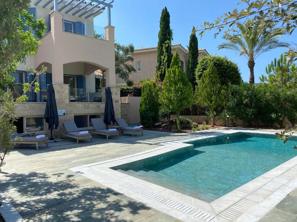 Phaedrus Living: Amorosa 13 Beachside Villa