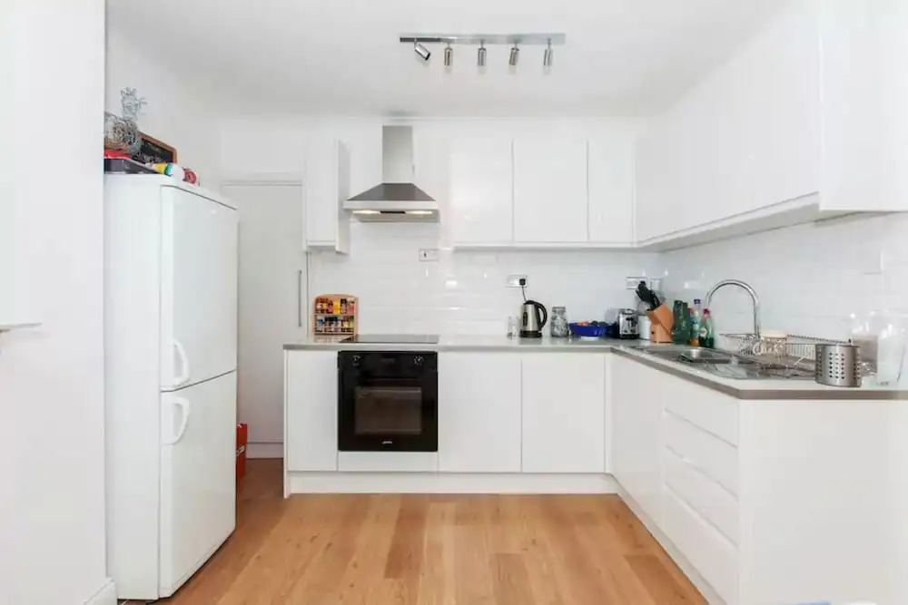Spacious 2 Bed Flat by Hyde Park