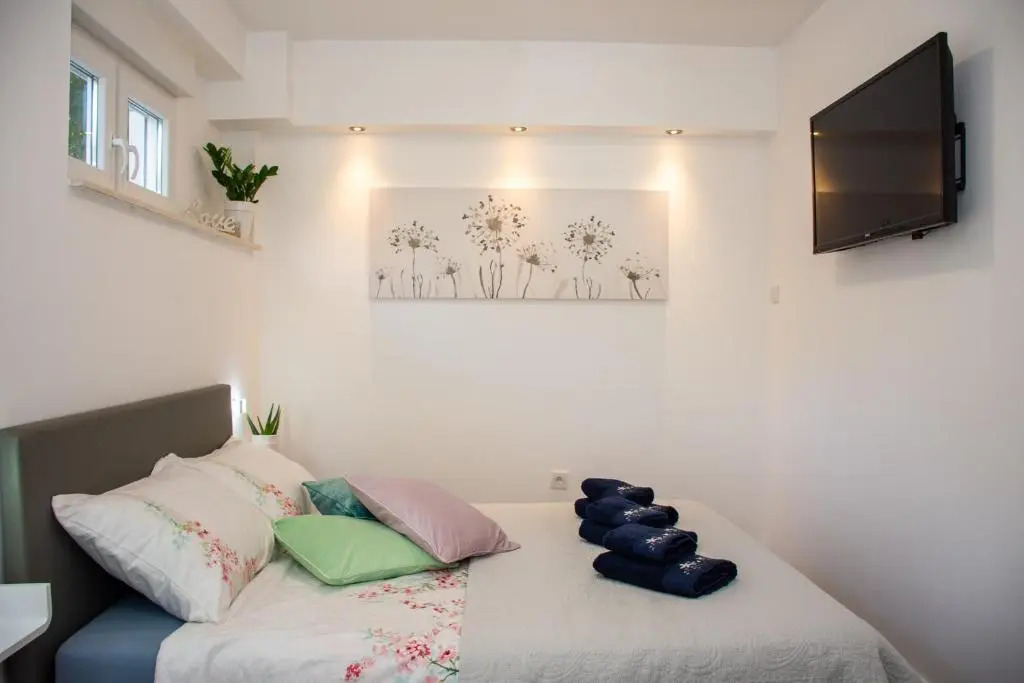 Apartment 7