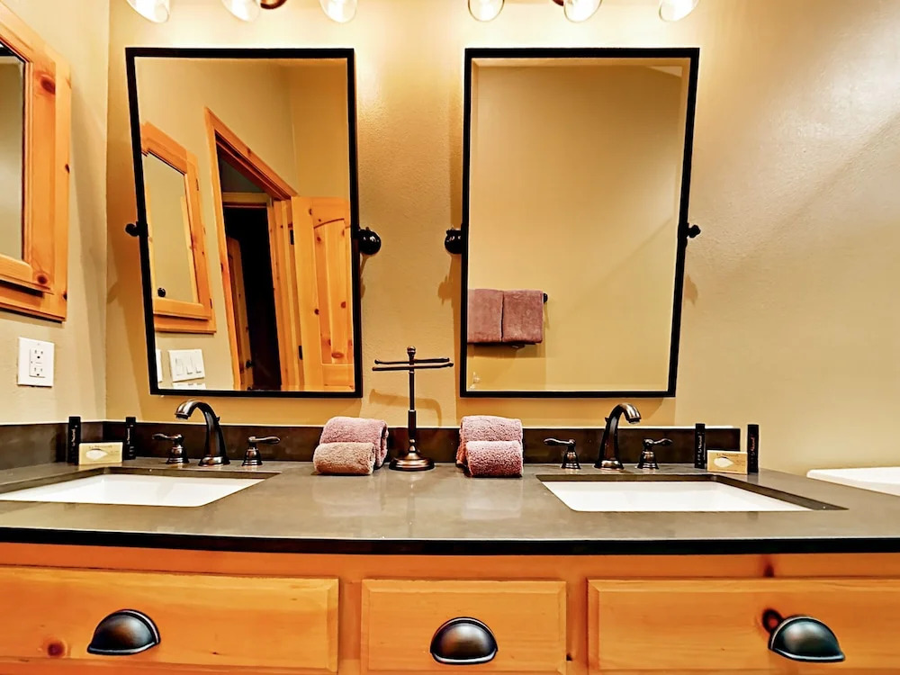 585 Golden West Drive Home 3 Bedrooms 2 Bathrooms Home