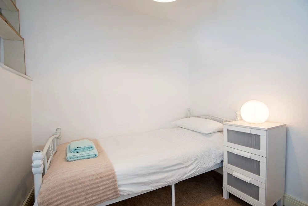 Apartment 2 The Grove