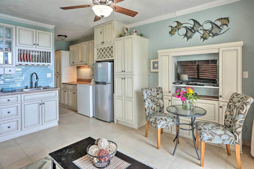 Saint Thomas Condo w/ Ocean Views, Walk to Beach