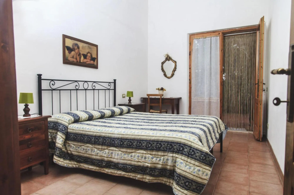 Edera in Poggibonsi With 1 Bedrooms and 1 Bathrooms