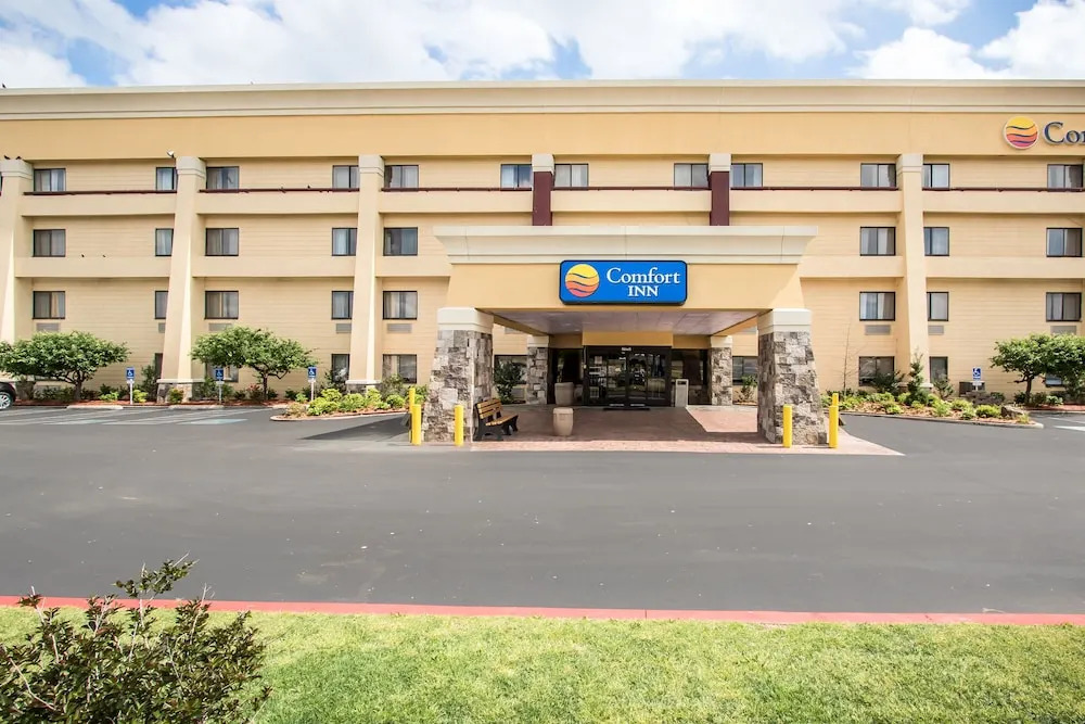 Comfort Inn Tulsa Midtown (Formerly Baymont Inns & Suites Tulsa)