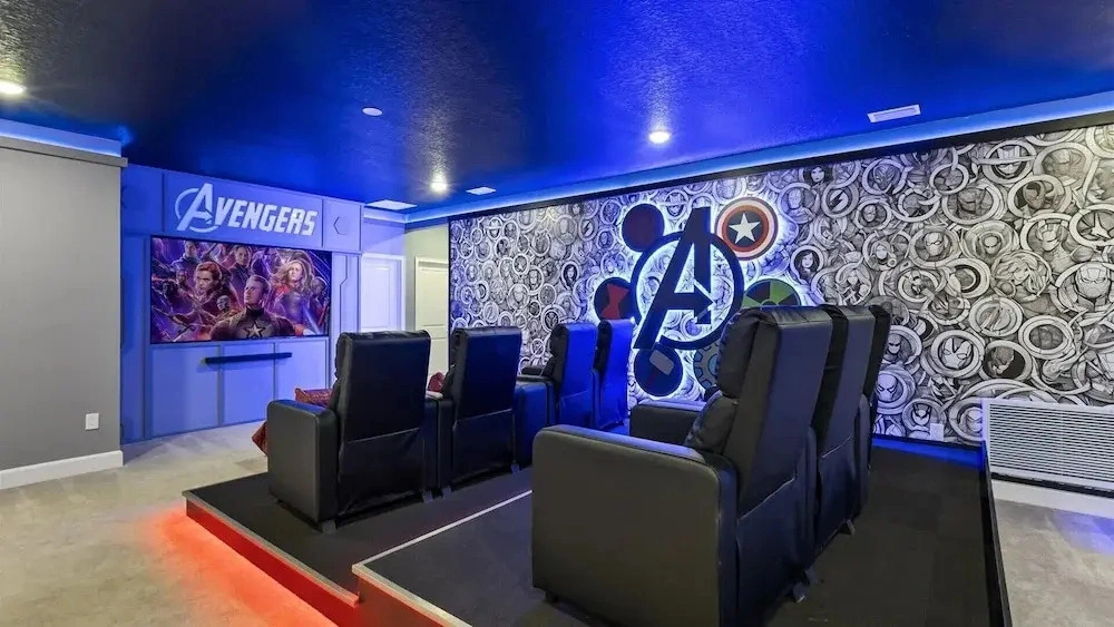 Lakeside Villa With Pool, Cinema & Games Room