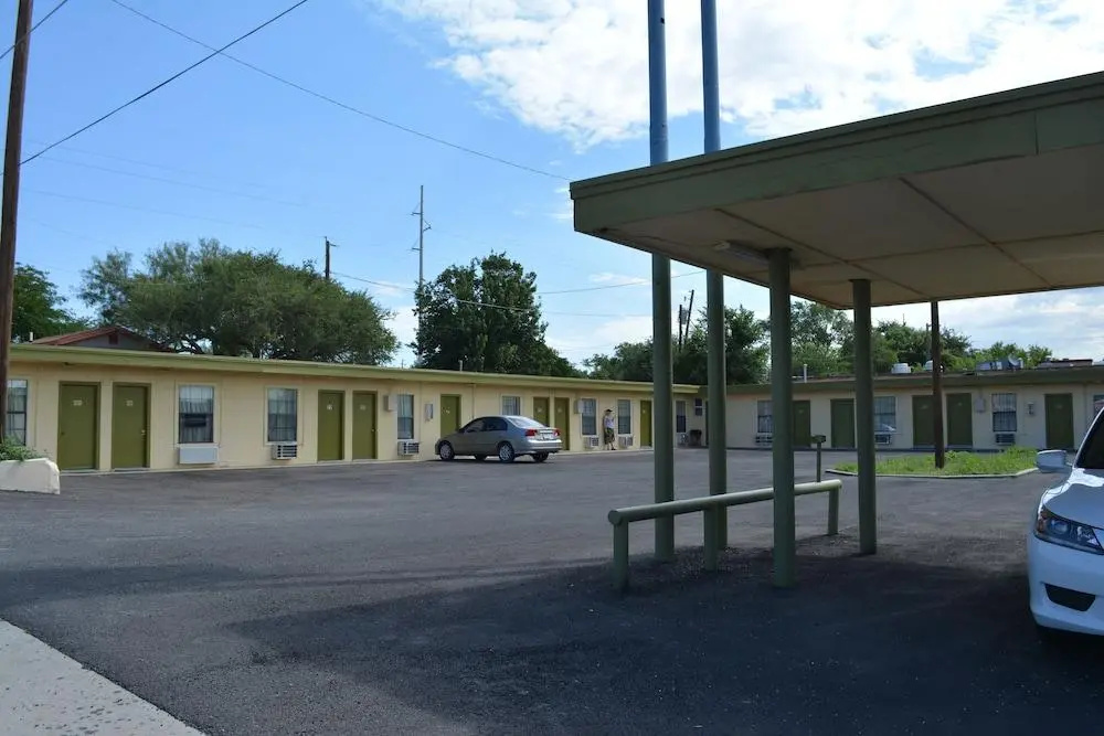 Delux Inn