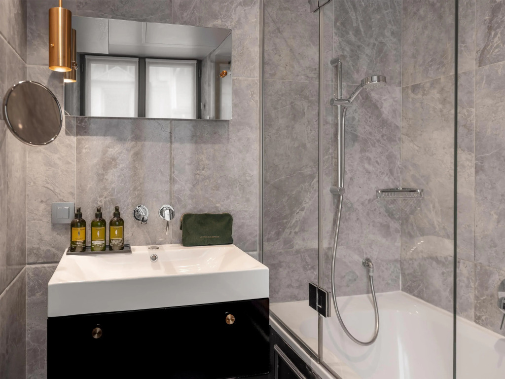 Snob Hotel