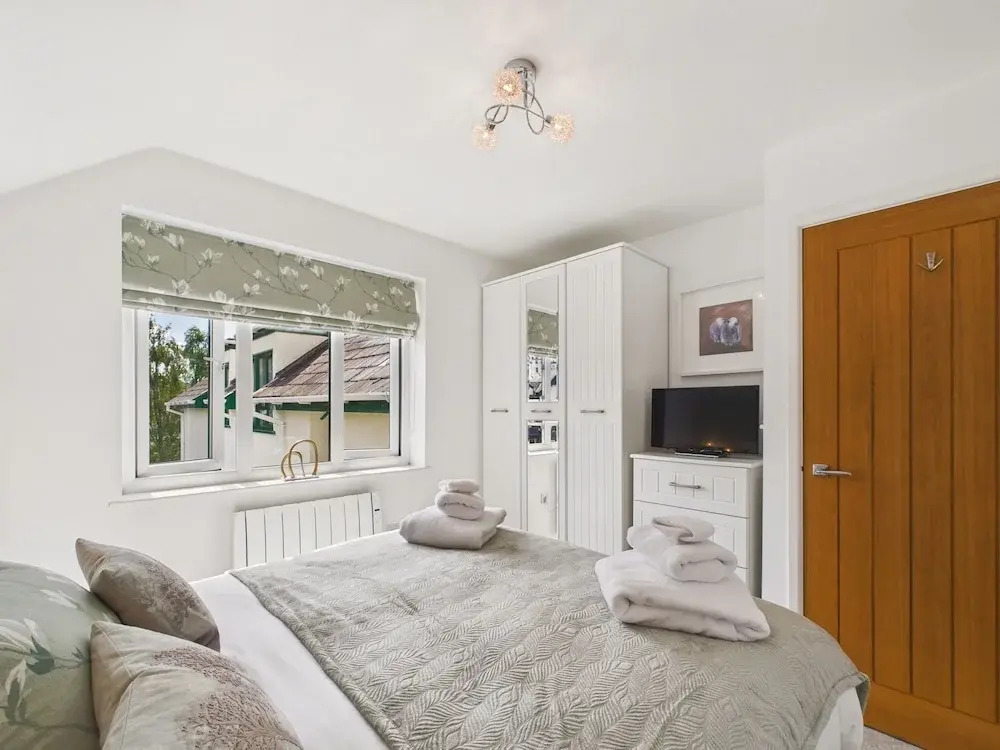 Central Bowness 2-bed Apt, Sleeps 4 With Parking