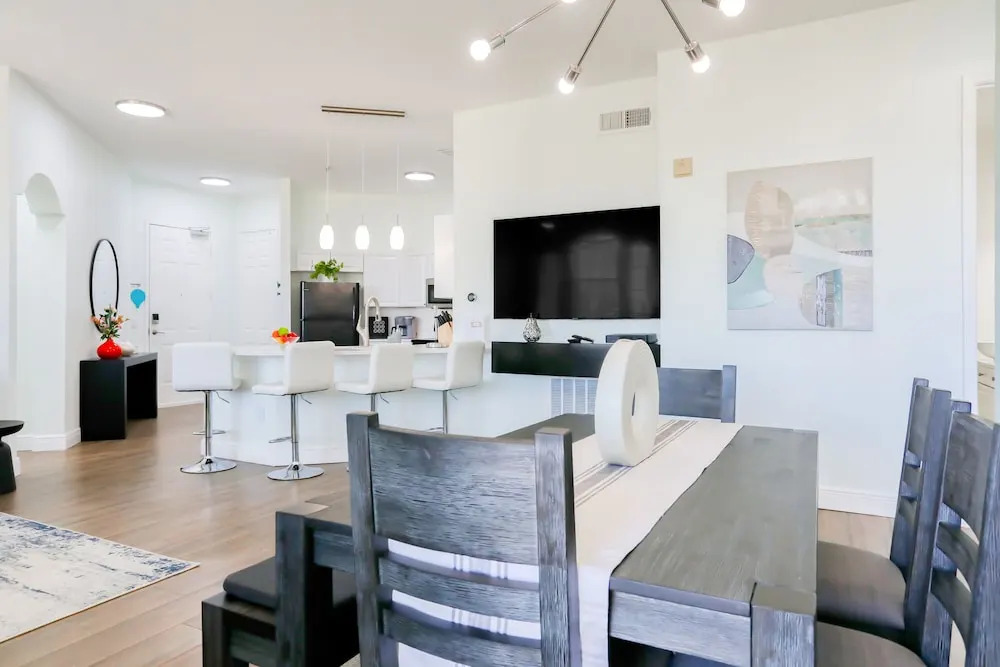 Snowbird-friendly Condo Near Walt Disney World Resort W/pool, Wifi, AC, and W/D