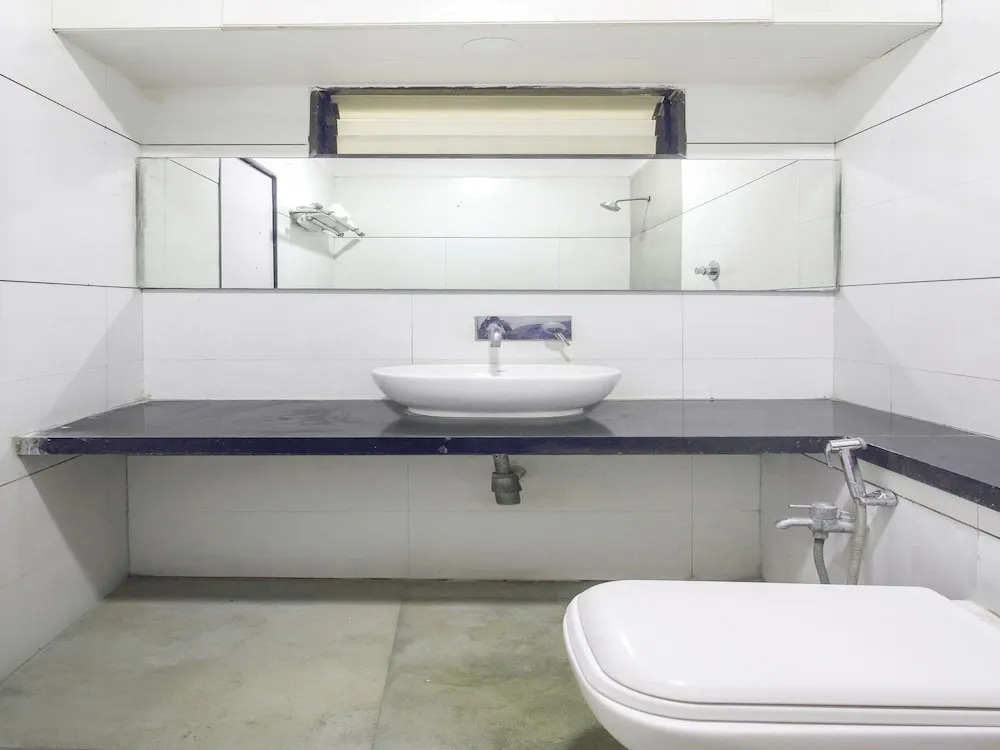 OYO 13647 Hotel Kohinoor Plaza