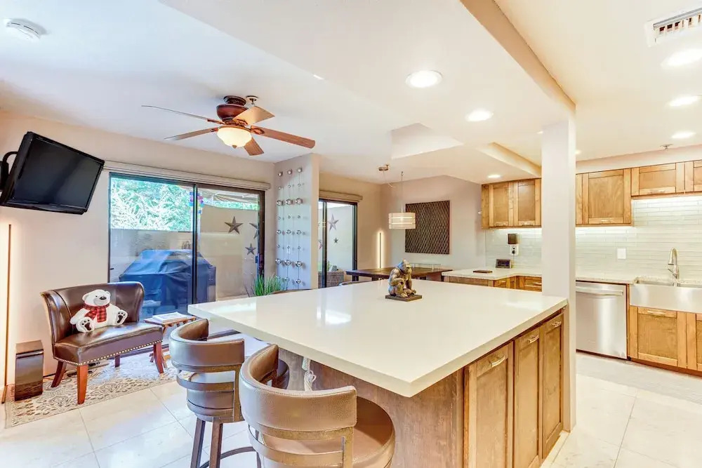 Community Pool Access: Chic Palm Springs Condo