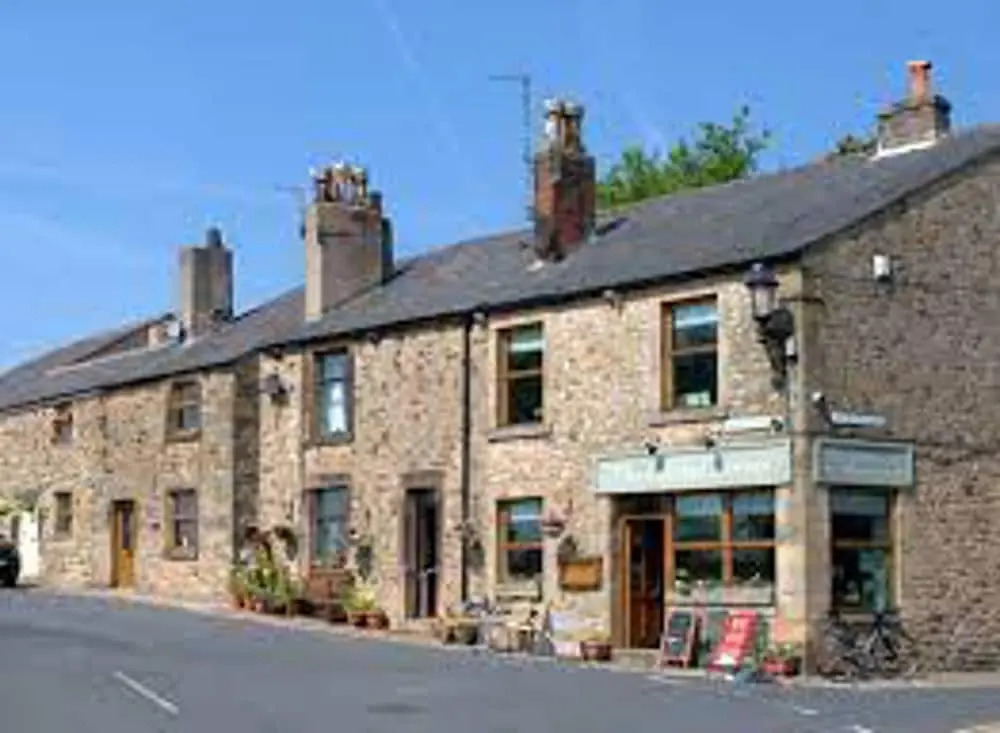 The Shippon -hot Tub ext chg - Superking-log Fire