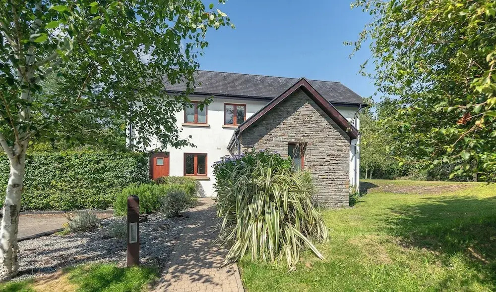 Spacious Kenmare Home to Sleep 8 Free use of Pool Onsite