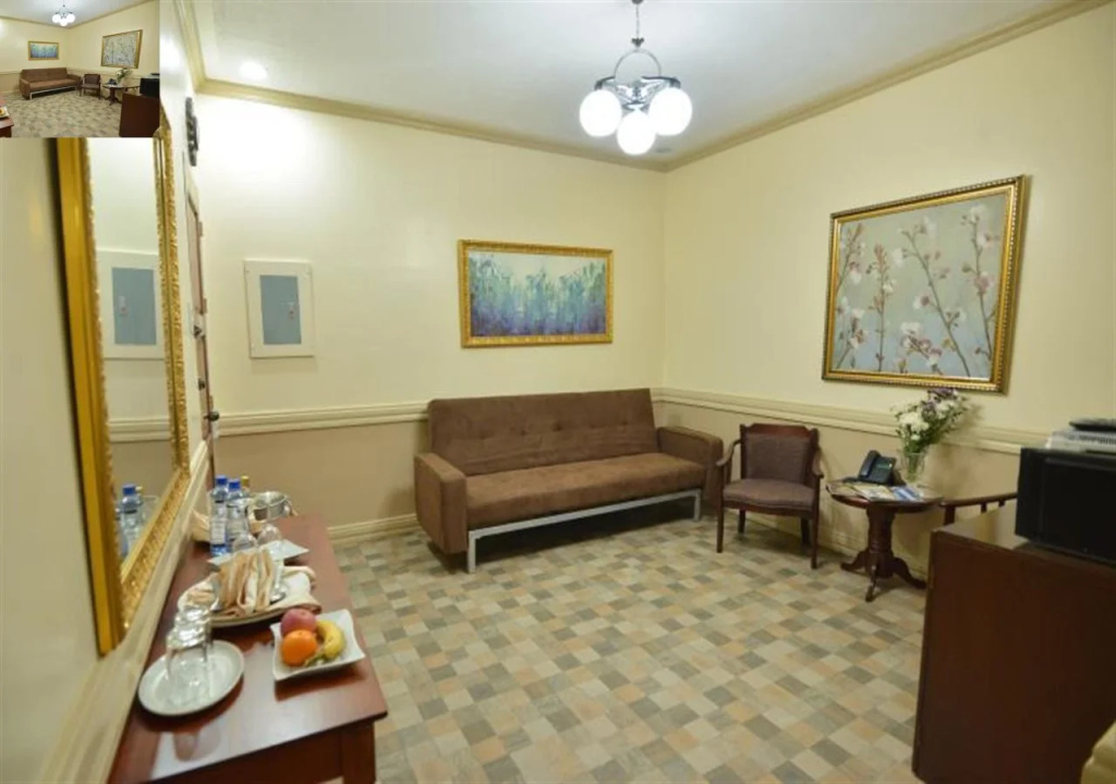 Roz And Angelique's Inn & Suites
