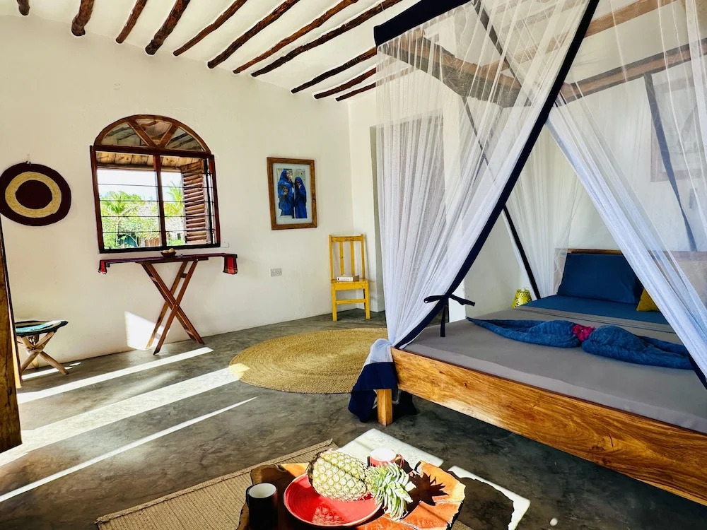 Kameleon Blue Arts Lodge